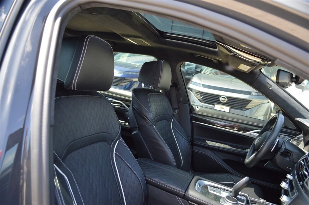 Used 2021 BMW 750i xDrive w/ M Sport Package image 24