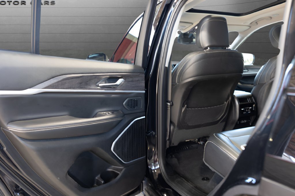 Used 2023 Jeep Grand Cherokee 4WD 4xe image 42