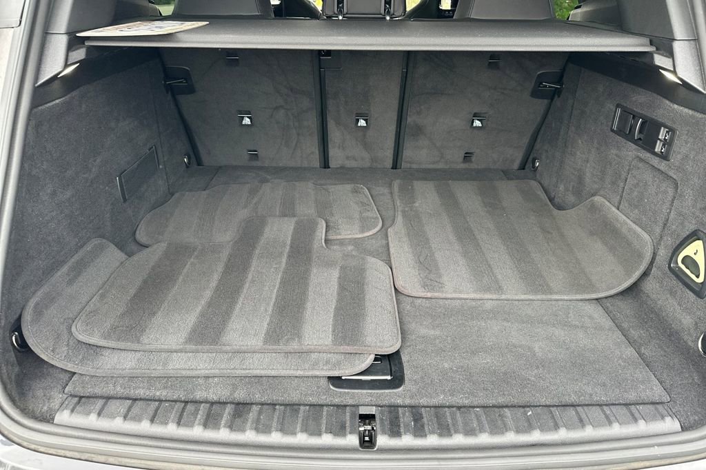 Used 2023 BMW iX xDrive50 w/ Convenience Package image 16