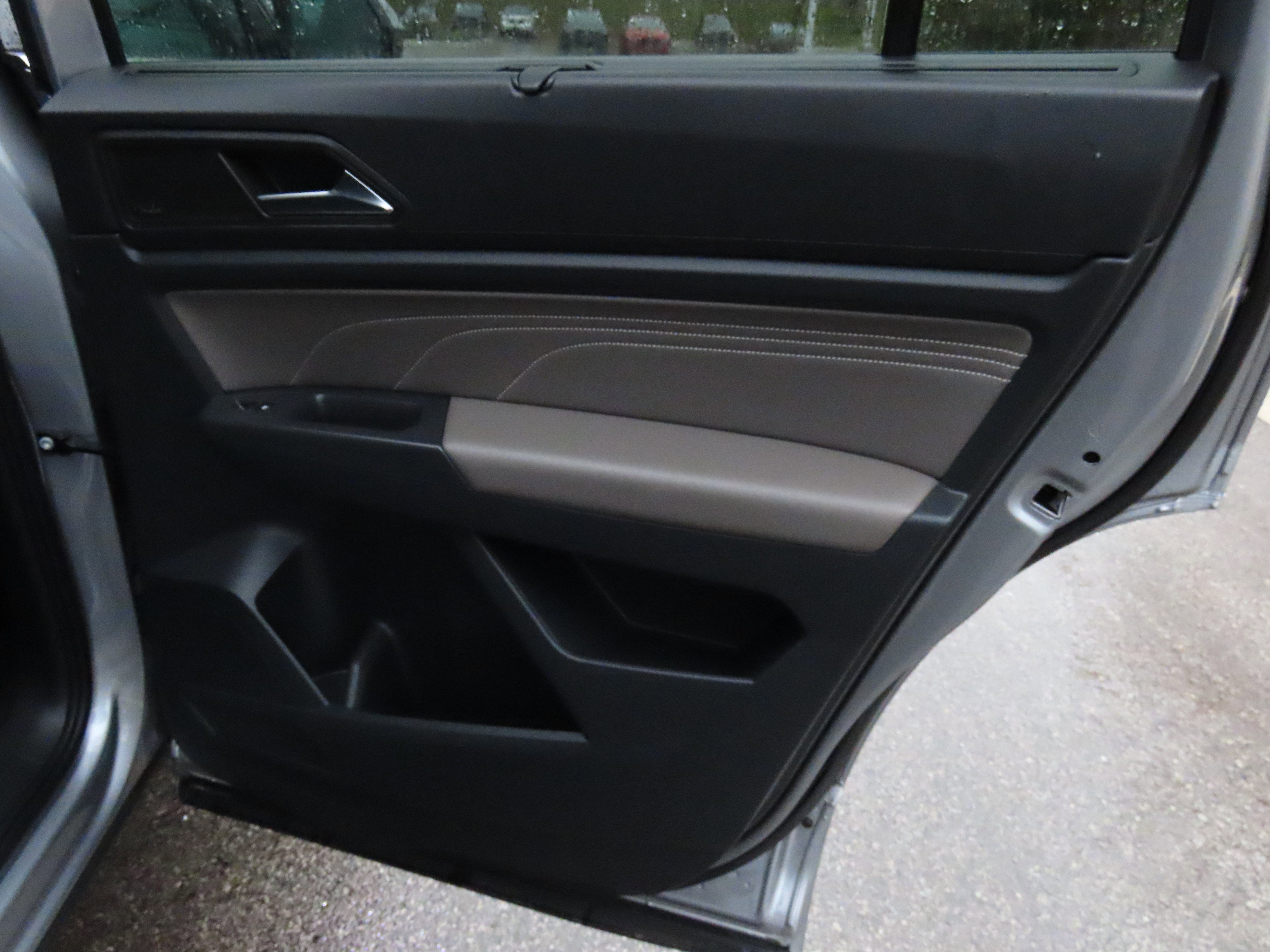 Used 2021 Volkswagen Atlas SEL Premium image 13