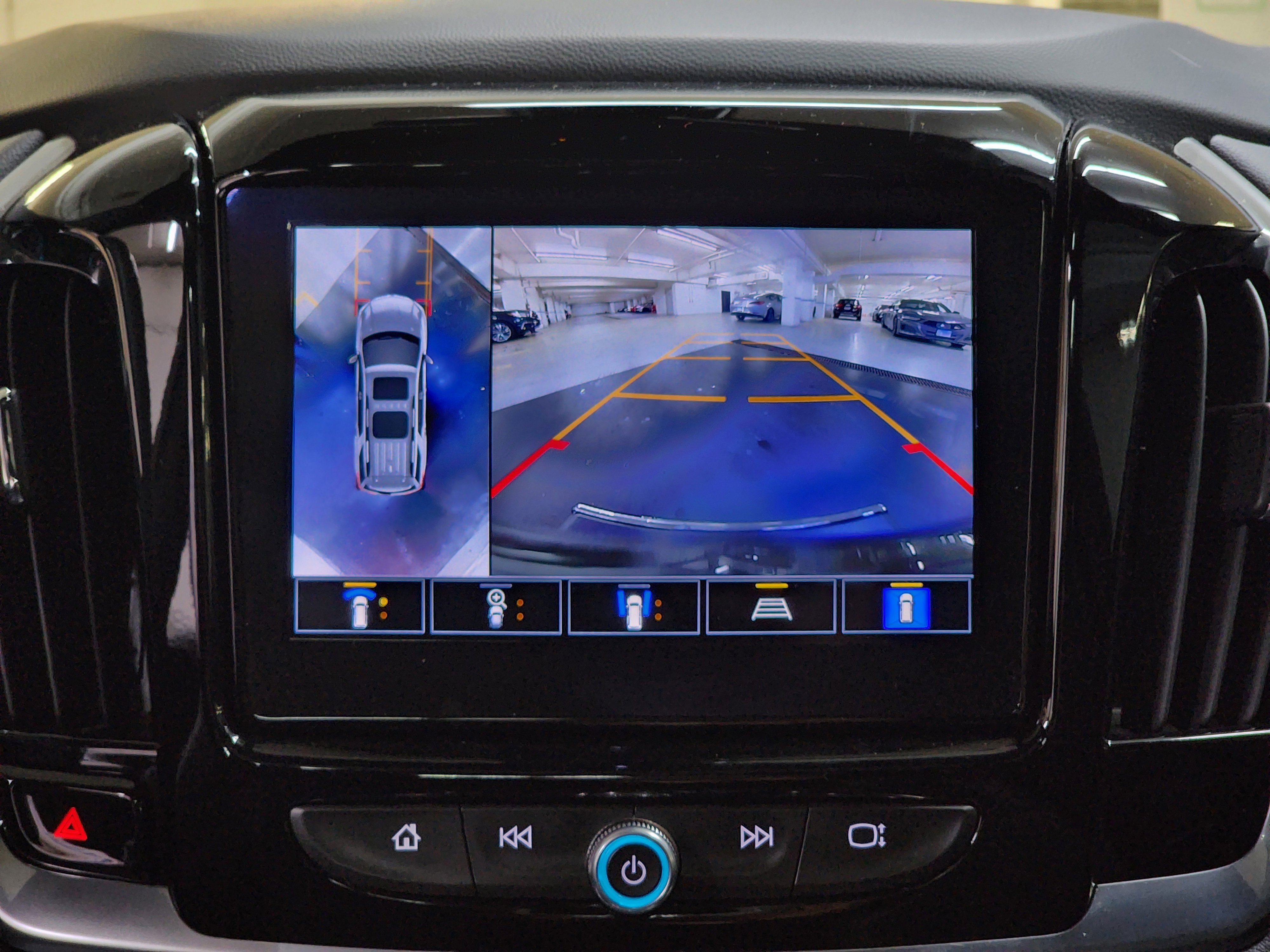 Used 2022 Chevrolet Traverse RS image 31