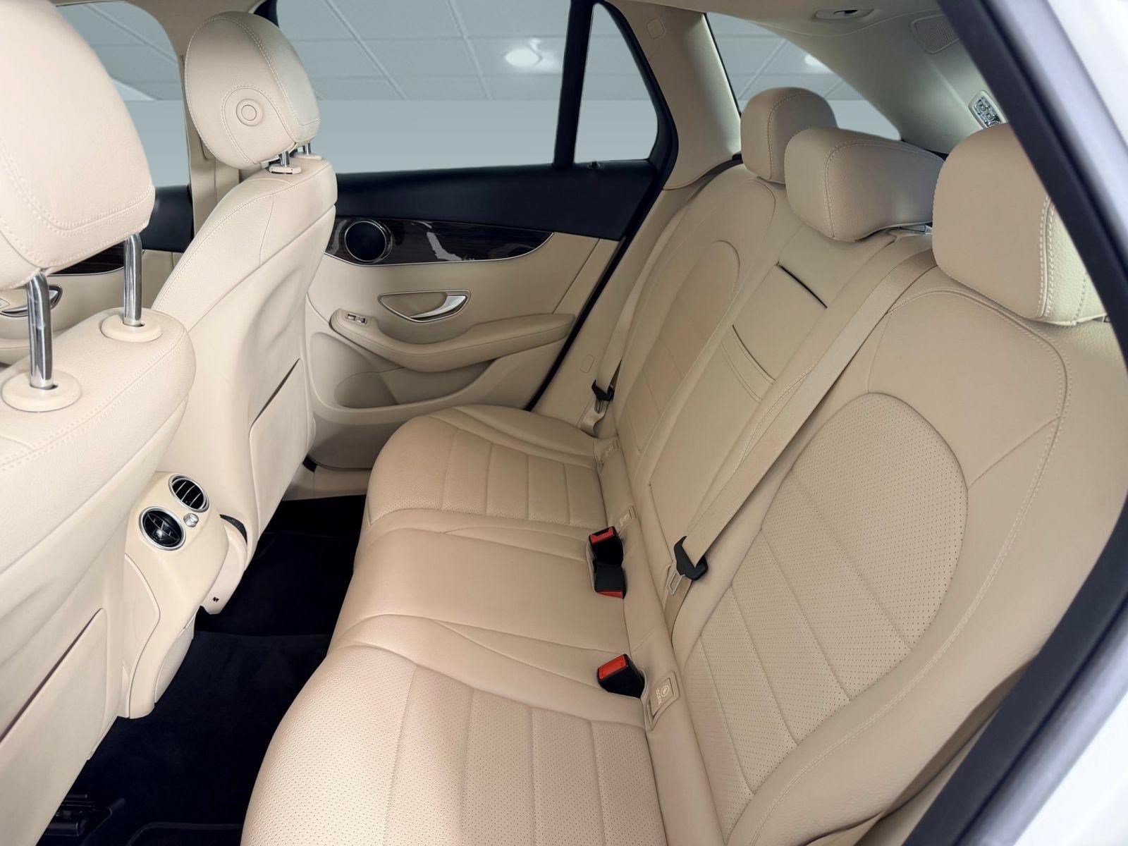Used 2021 Mercedes-Benz GLC 300 4MATIC image 21