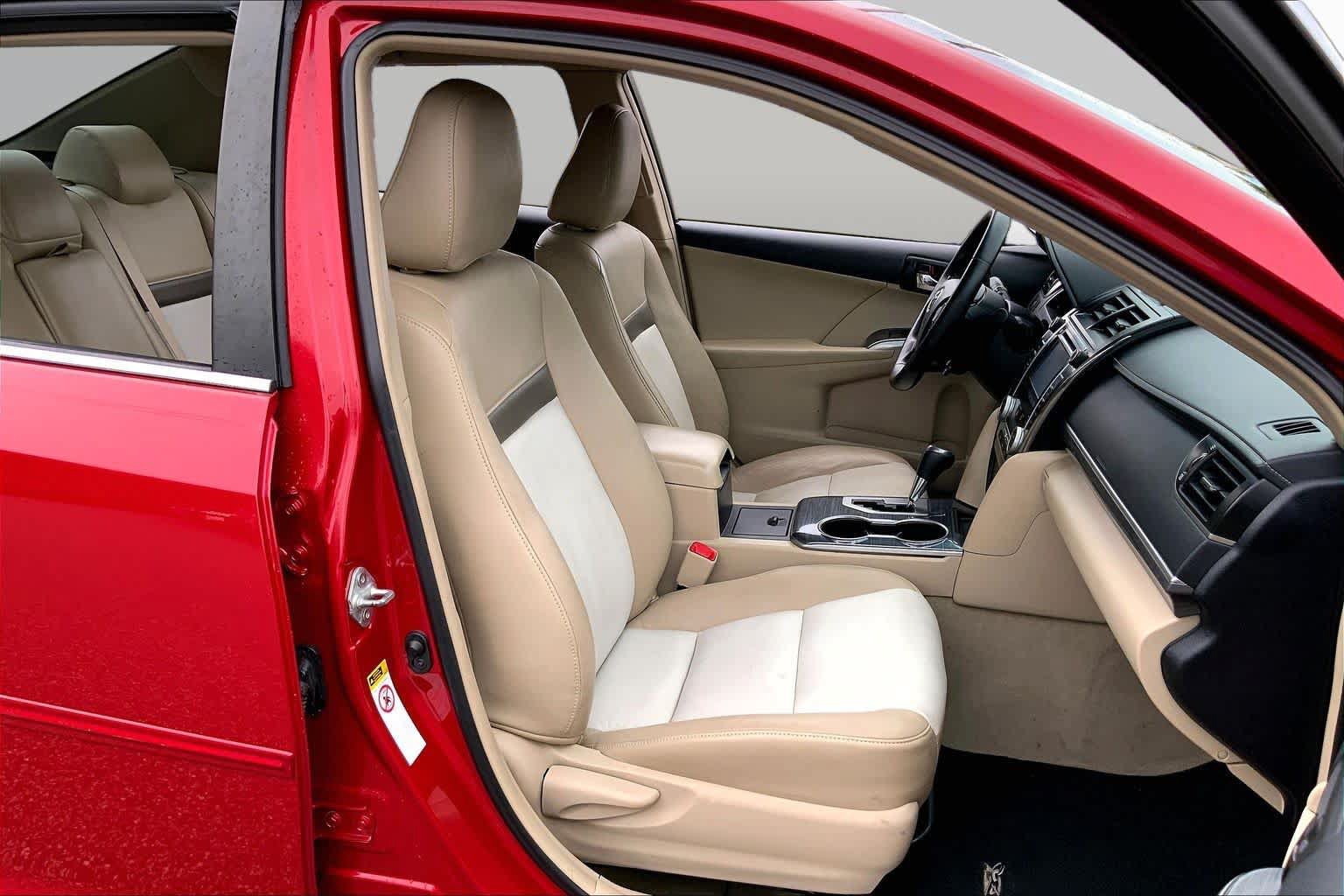 Used 2013 Toyota Camry XLE w/ Convenience Pkg FWD image 8