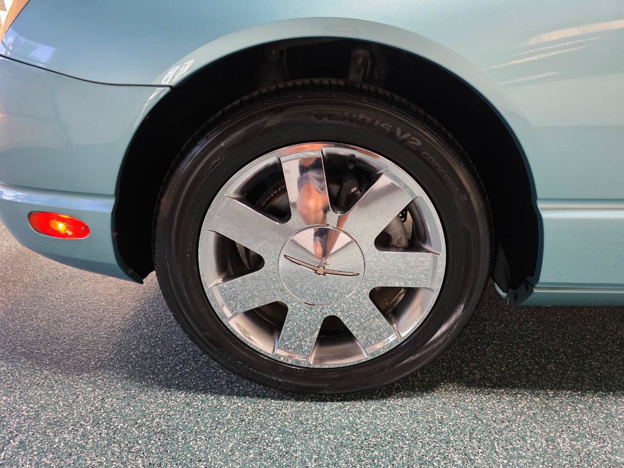 Used 2002 Ford Thunderbird RWD image 12