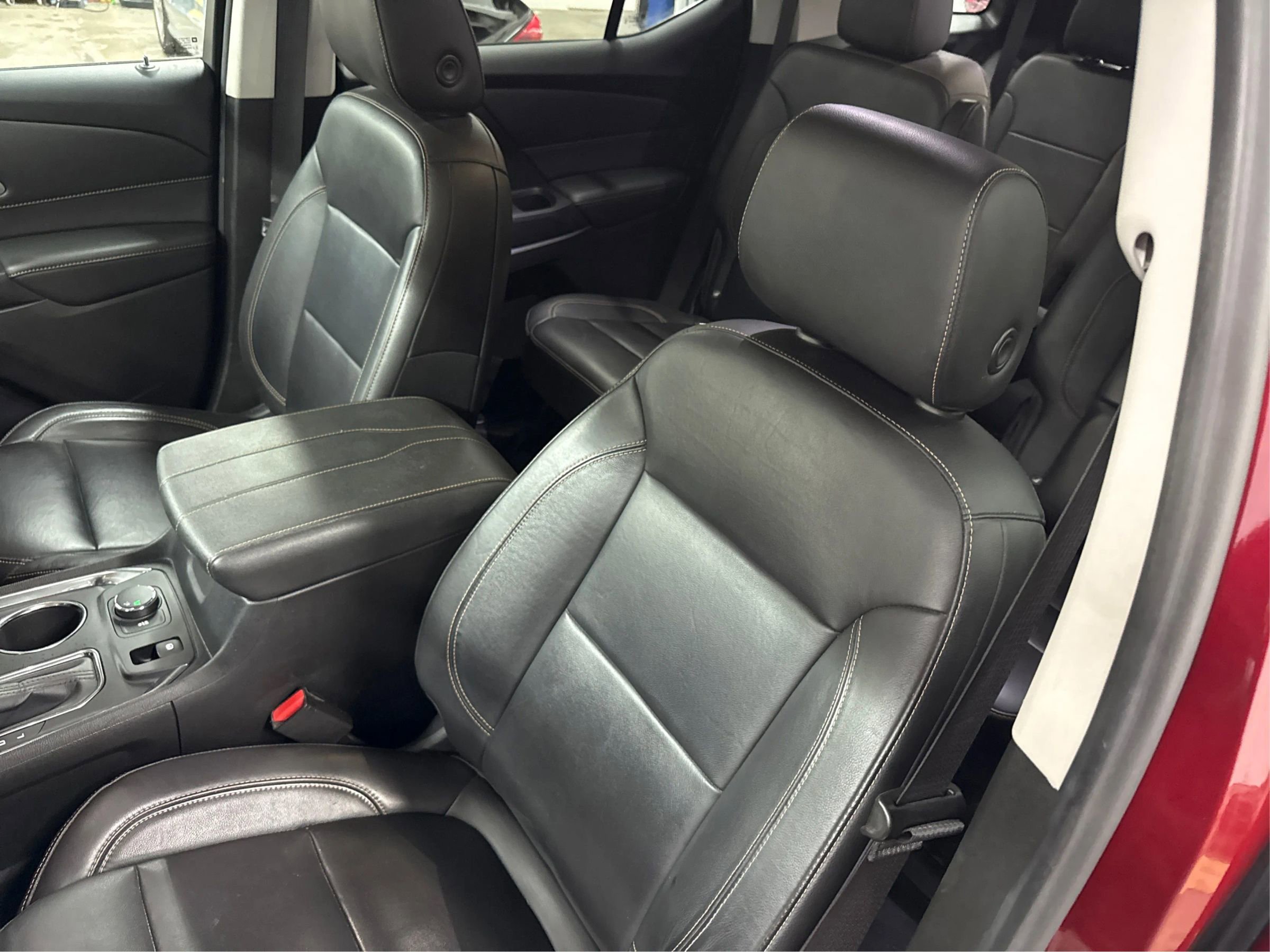 Used 2021 Chevrolet Traverse LT image 33