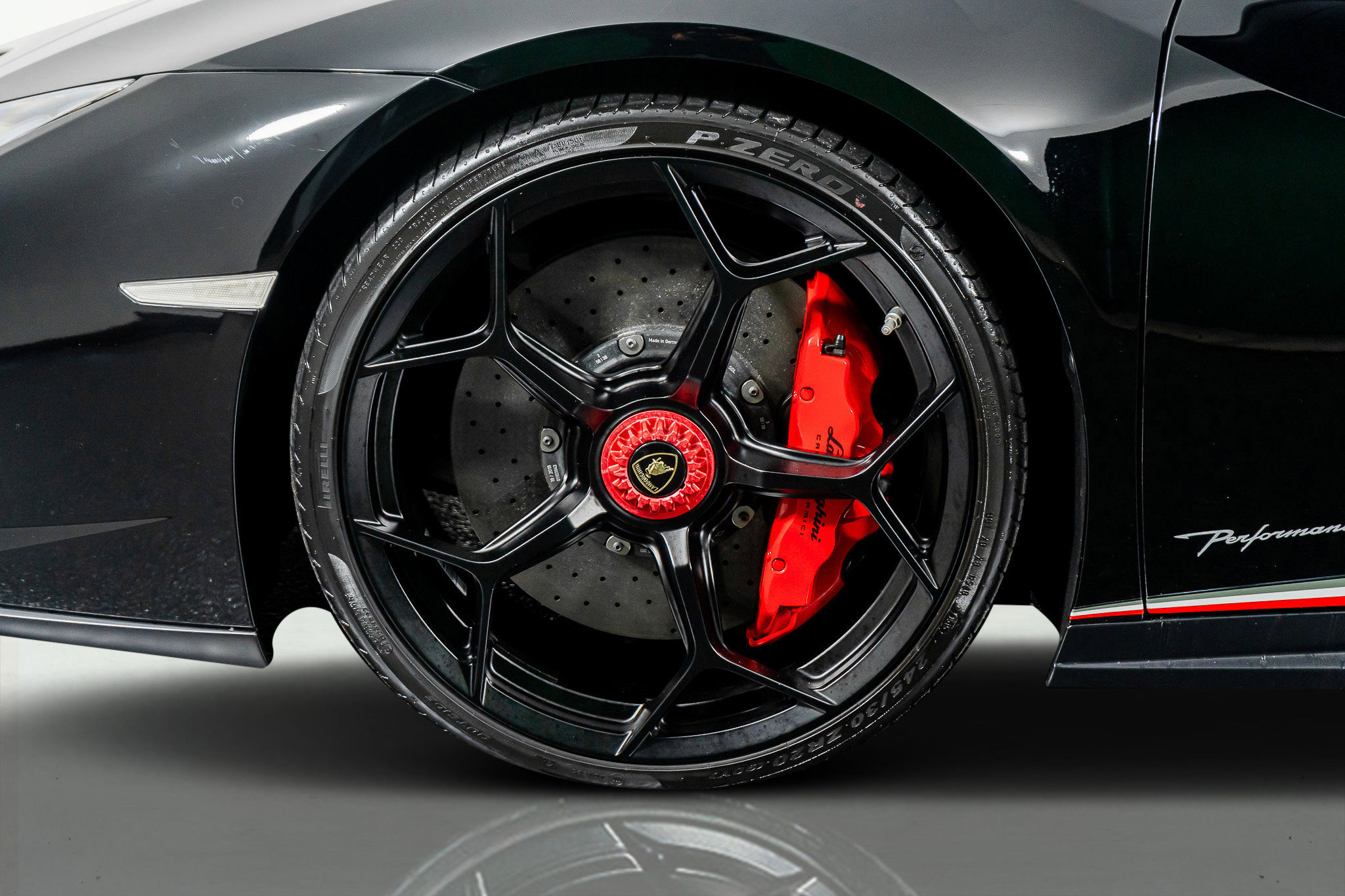 Used 2018 Lamborghini Huracan Performante image 21