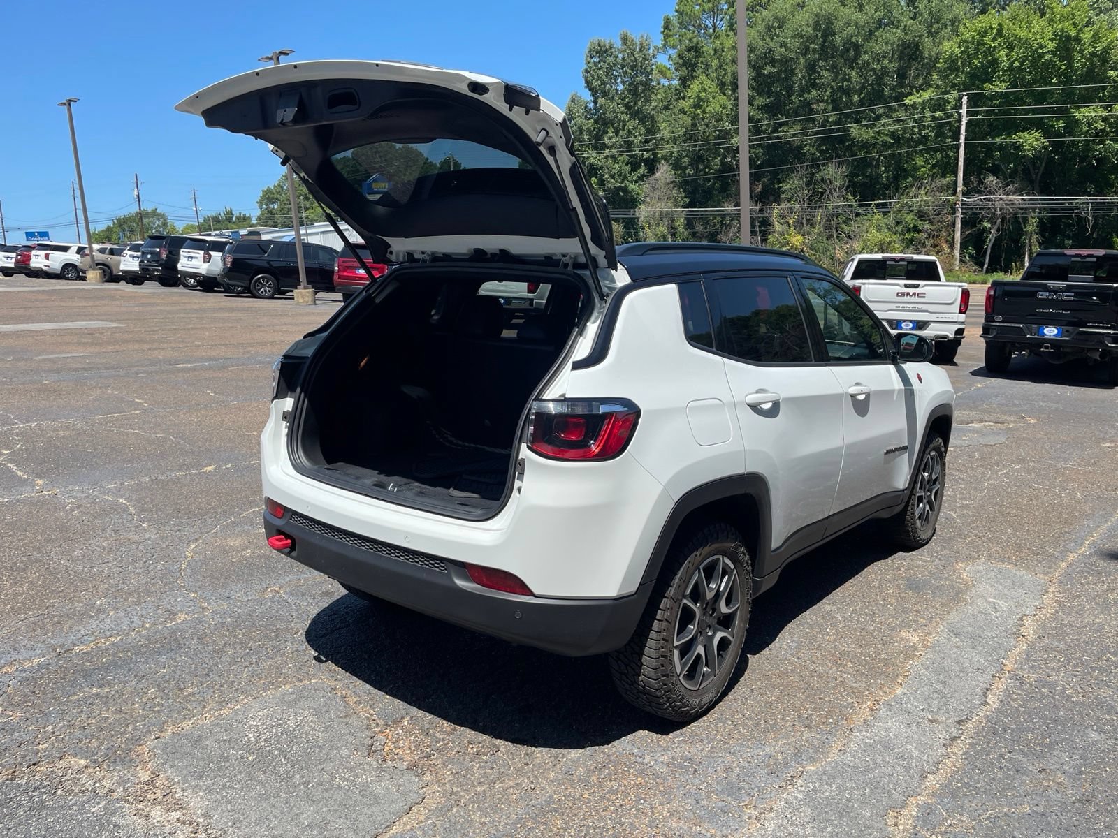 Used 2024 Jeep Compass Trailhawk AWD/4WD image 36