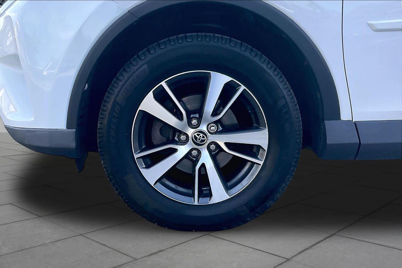 Used 2016 Toyota RAV4 XLE AWD/4WD image 10