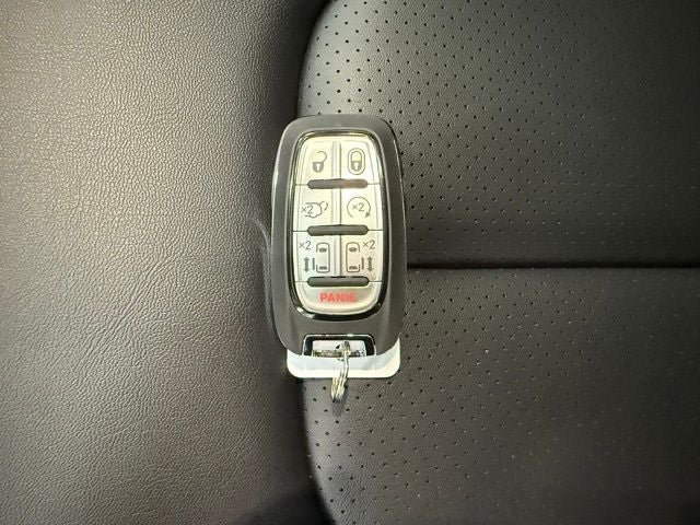 New 2026 Chrysler Pacifica Select AWD/4WD image 28