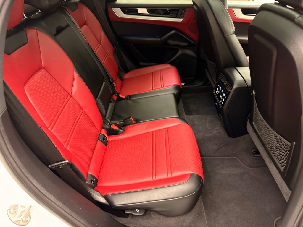 Used 2024 Porsche Cayenne Coupe image 29