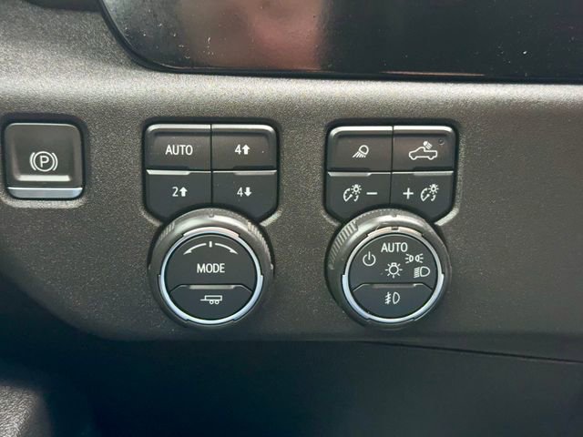 Used 2024 Chevrolet Silverado 3500 LTZ w/ LTZ Convenience Package AWD/4WD image 24