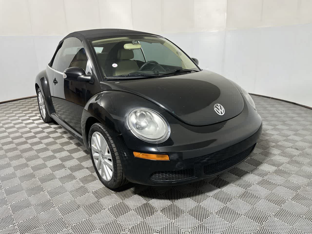 Used 2008 Volkswagen Beetle SE FWD image 2