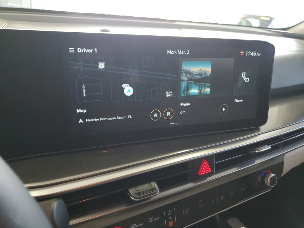 Certified 2025 Kia Sorento S image 28