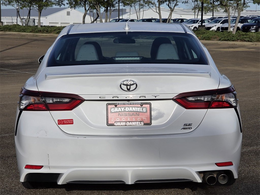 Used 2024 Toyota Camry SE image 5