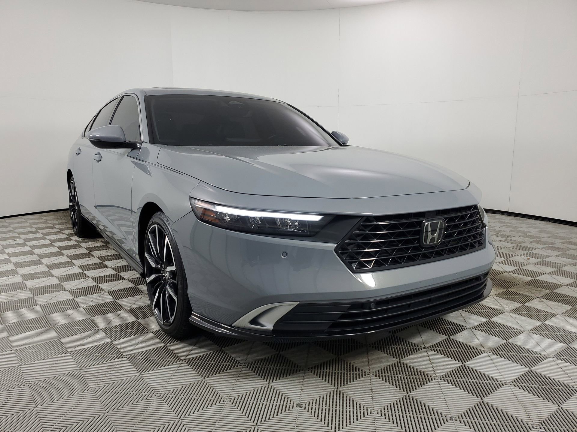 Used 2024 Honda Accord Touring image 2