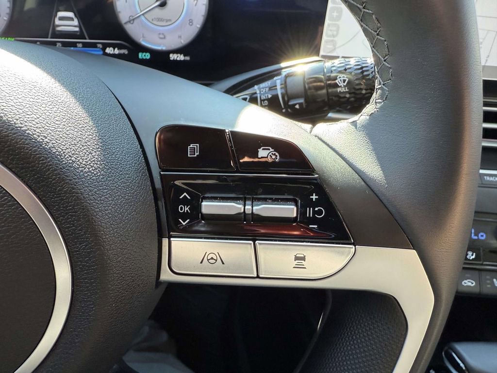 Used 2025 Hyundai Elantra Limited image 21