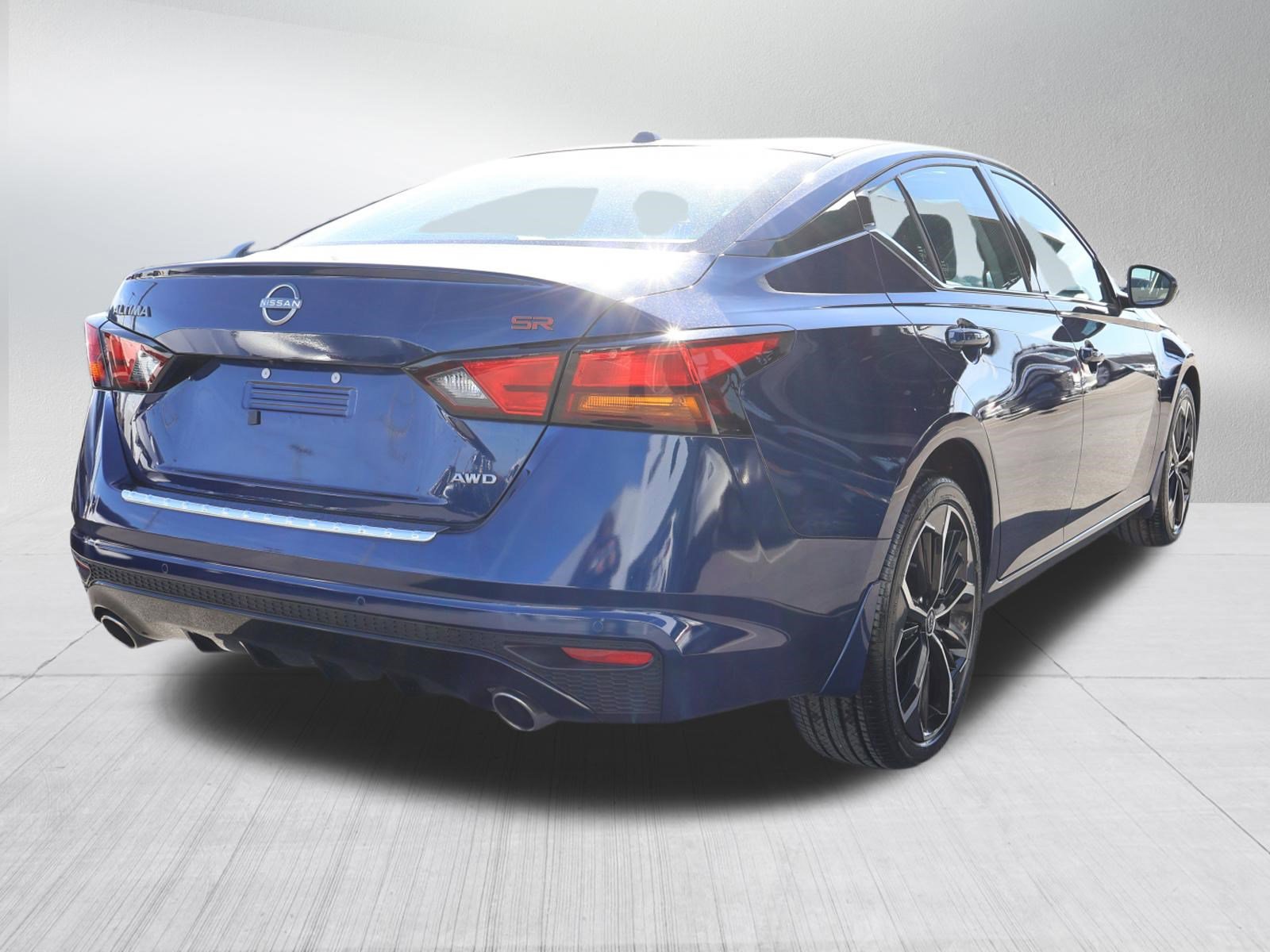 Used 2023 Nissan Altima 2.5 SR w/ SR Premium Package image 7