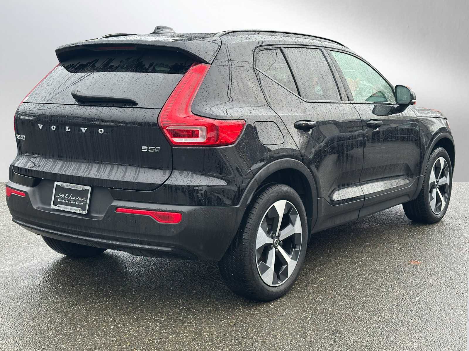 Used 2025 Volvo XC40 B5 Plus w/ Protection Package Premier image 3