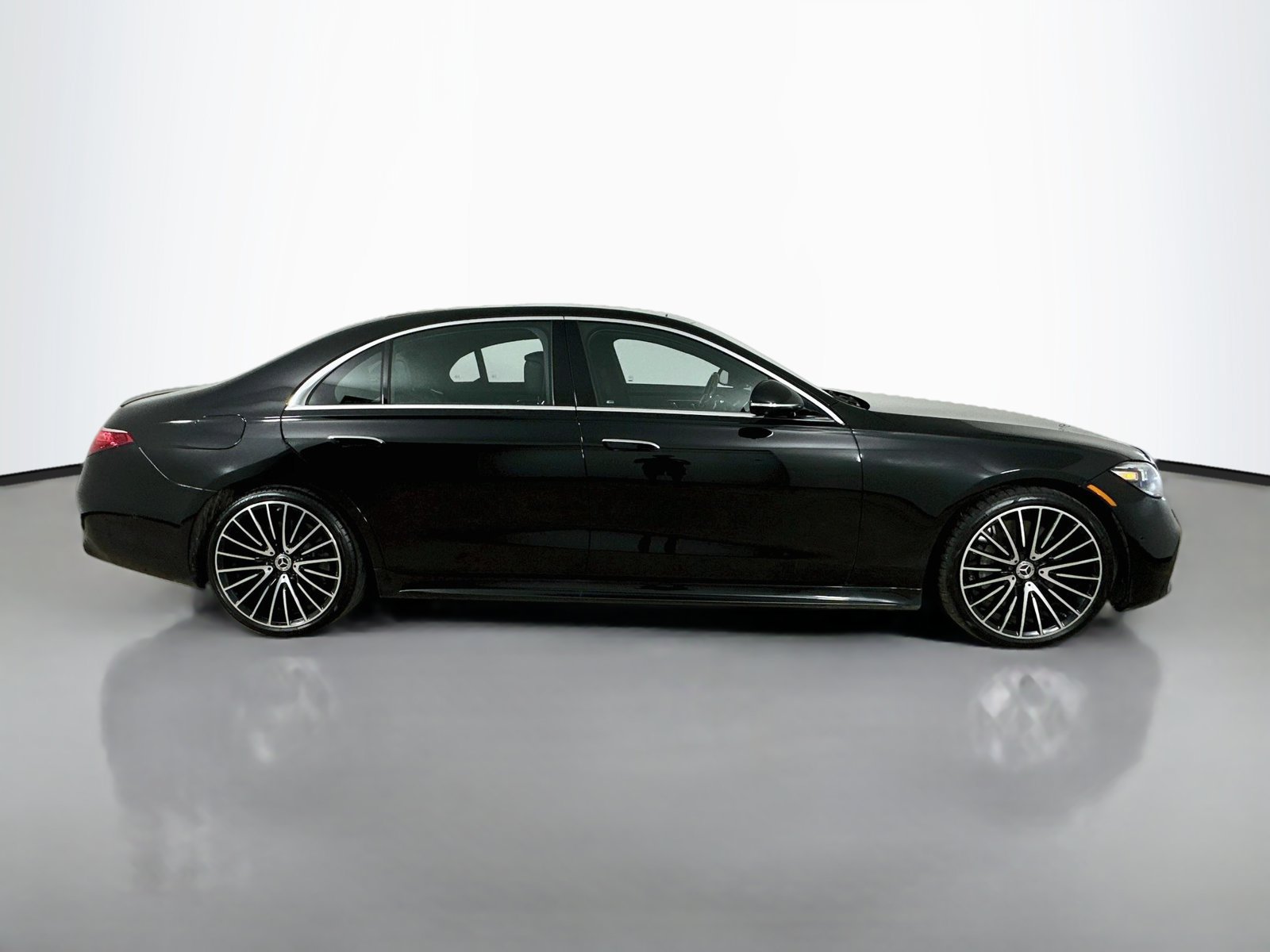 Used 2022 Mercedes-Benz S 580 4MATIC Sedan image 4