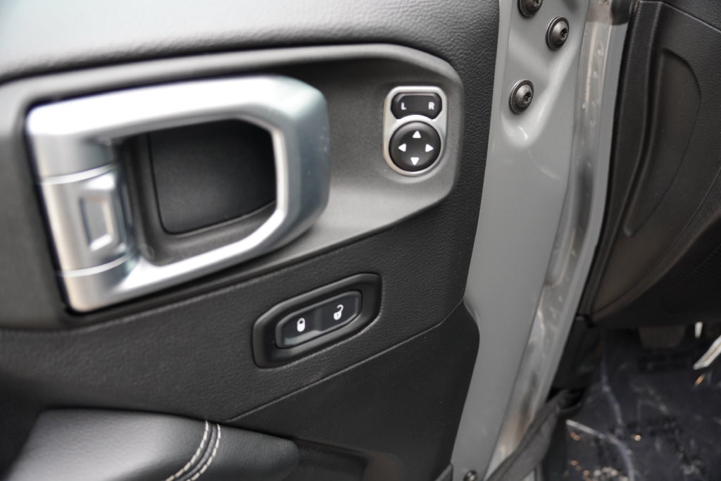 Certified 2020 Jeep Wrangler Unlimited Sahara AWD/4WD image 22