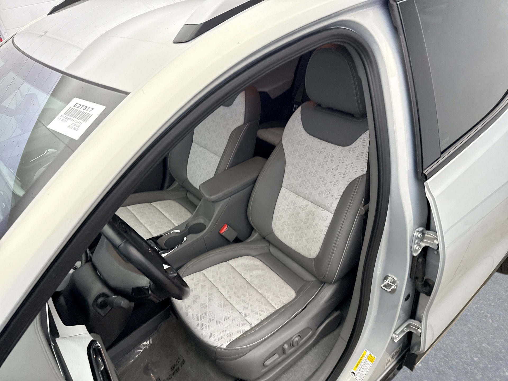 Used 2023 Chevrolet Bolt EUV Premier image 11