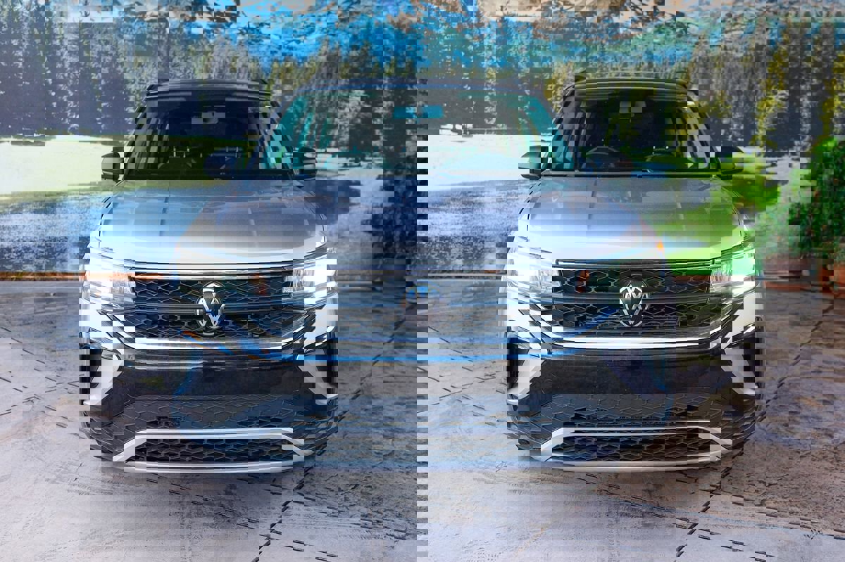 Used 2022 Volkswagen Taos S FWD image 2