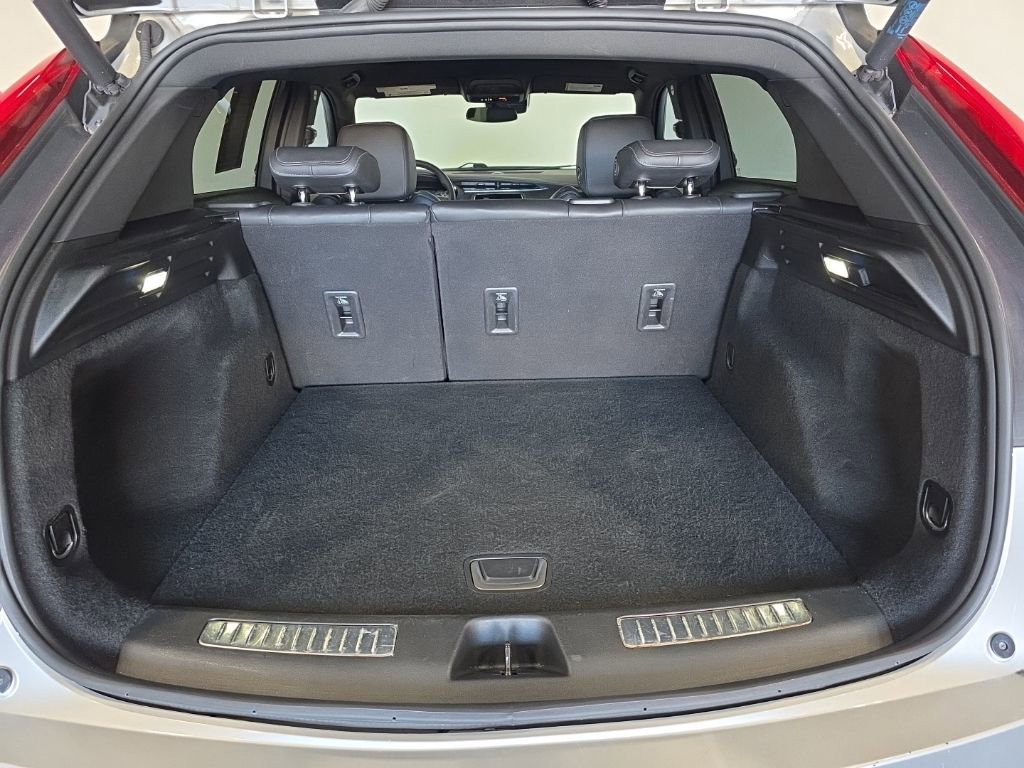 Used 2021 Cadillac XT4 Premium Luxury w/ LPO, Radiant Package image 9