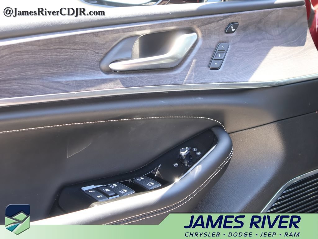 Used 2022 Jeep Grand Cherokee L Overland w/ Luxury Tech Group IV AWD/4WD image 23
