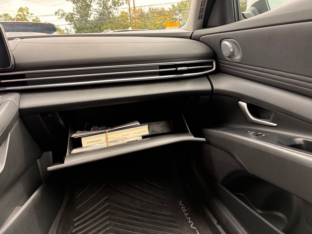 Used 2025 Hyundai Elantra Limited FWD image 40
