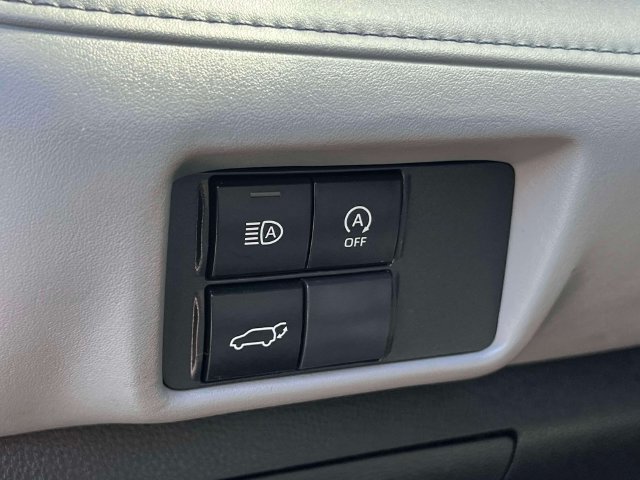 Used 2023 Toyota Highlander XLE AWD/4WD image 26