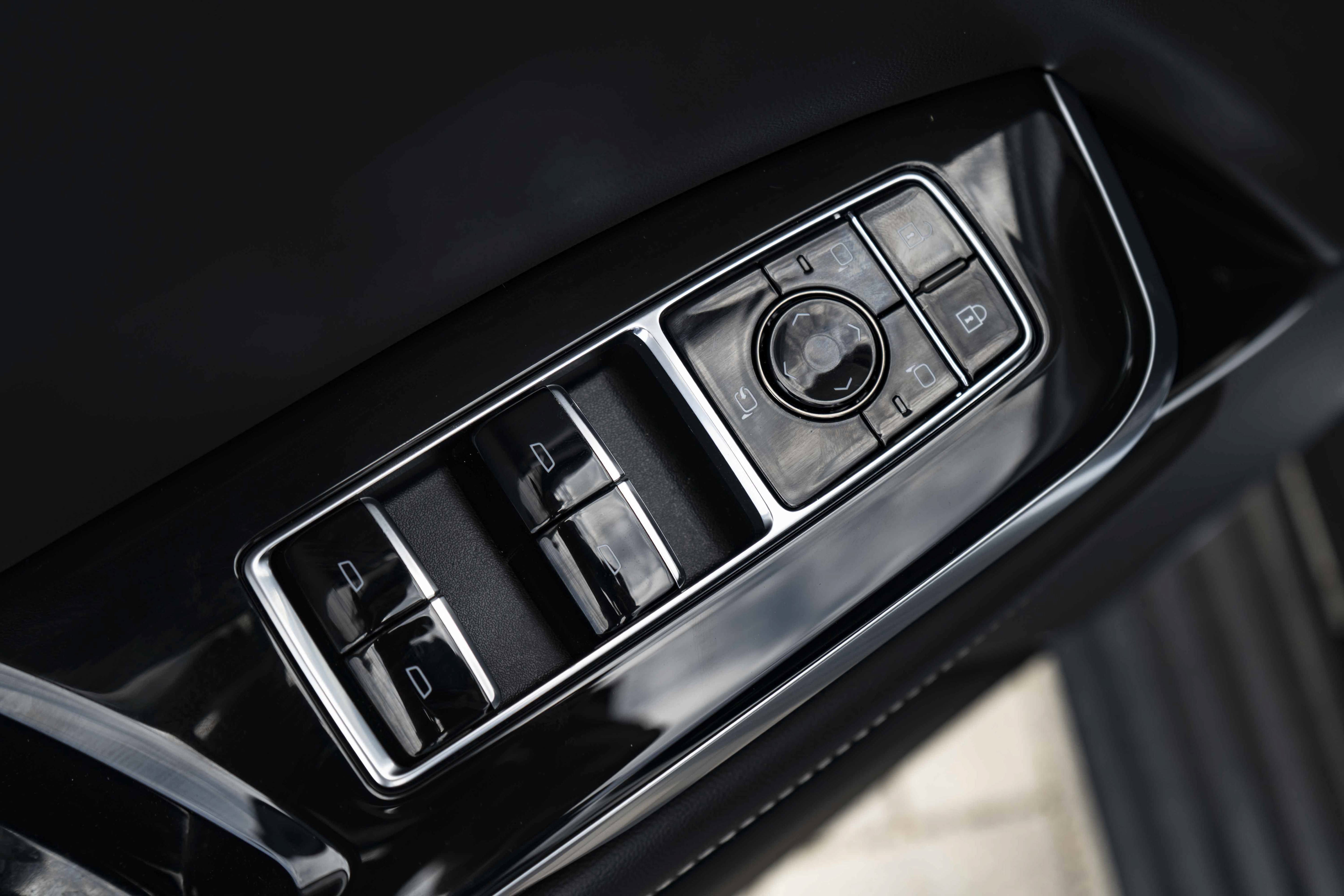 Used 2026 Cadillac Escalade Platinum Sport w/ LPO, ONYX Package AWD/4WD image 39
