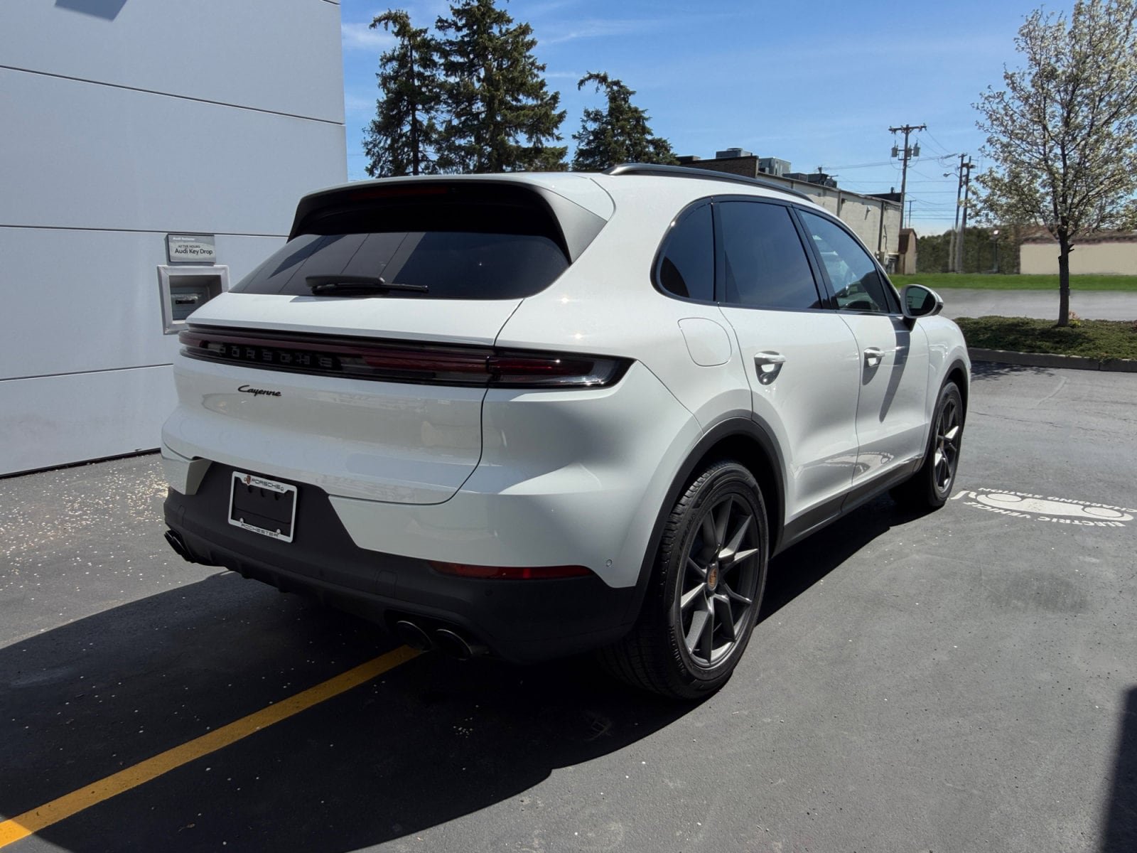 Certified 2025 Porsche Cayenne AWD/4WD image 13