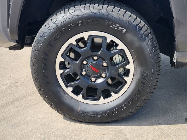 Certified 2025 Toyota Tacoma TRD Off-Road AWD/4WD image 9