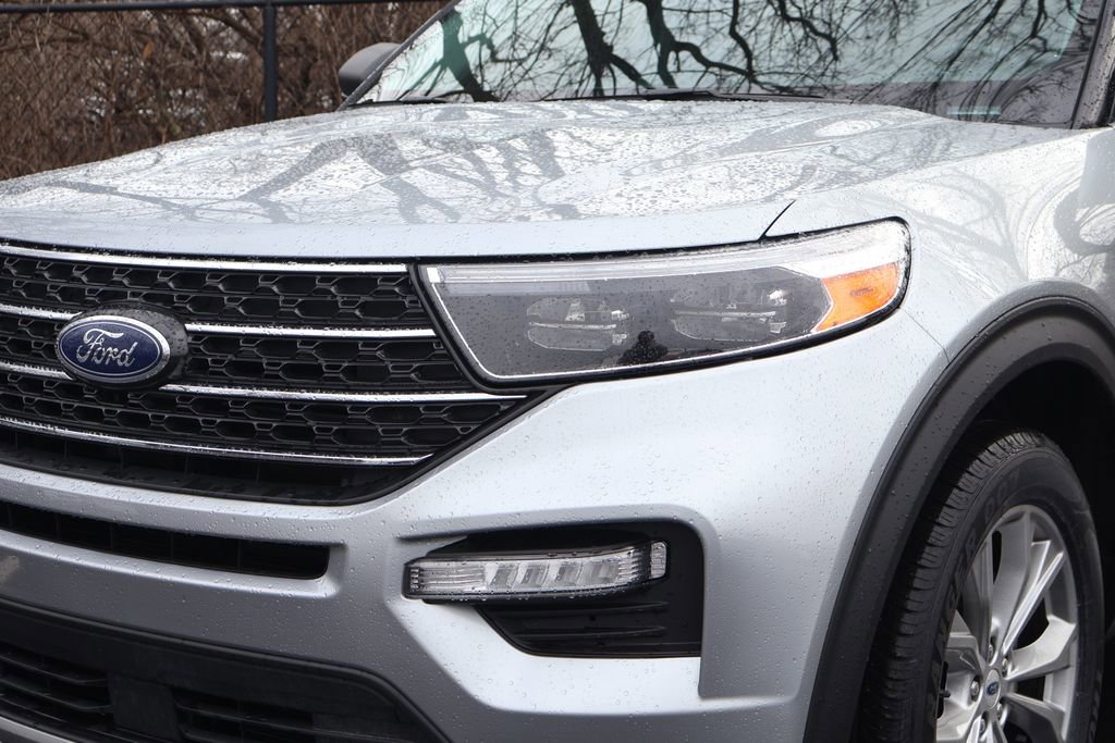 Used 2022 Ford Explorer XLT w/ Equipment Group 202A image 3