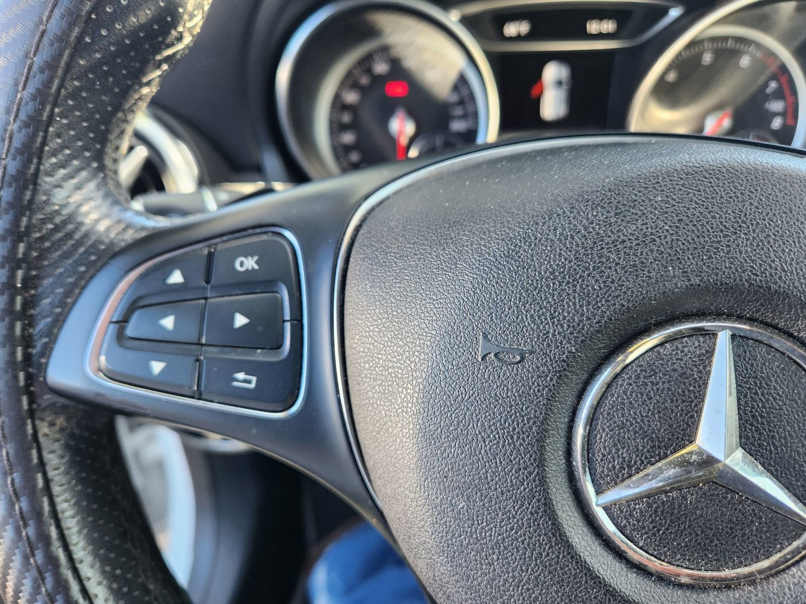 Used 2020 Mercedes-Benz GLA 250 4MATIC w/ Premium Package image 26