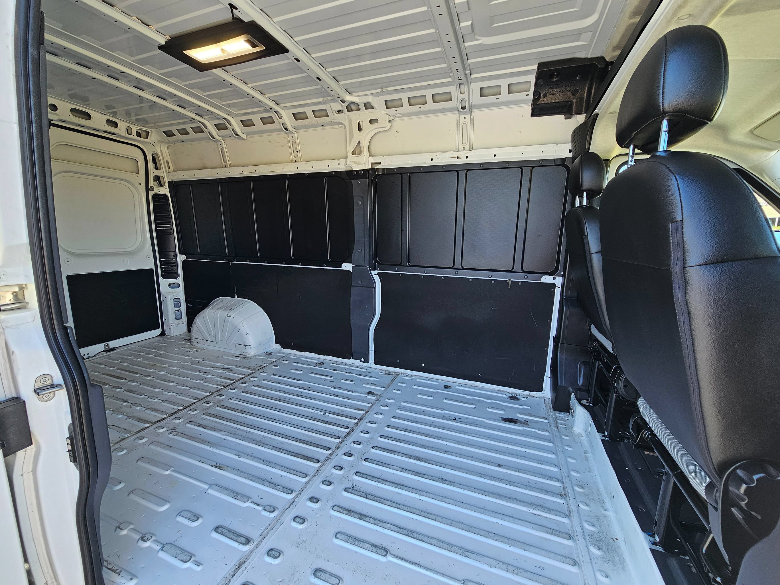 Used 2025 RAM ProMaster 2500 w/ Convenience Group FWD image 18