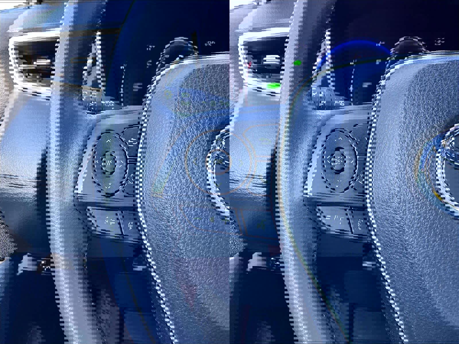 Used 2023 Toyota Corolla Cross XSE w/ Convenience Package image 23