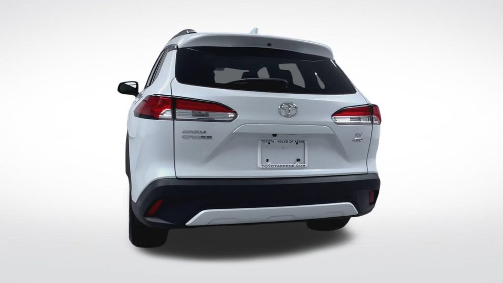 Used 2023 Toyota Corolla Cross LE w/ Moonroof Package AWD/4WD image 7