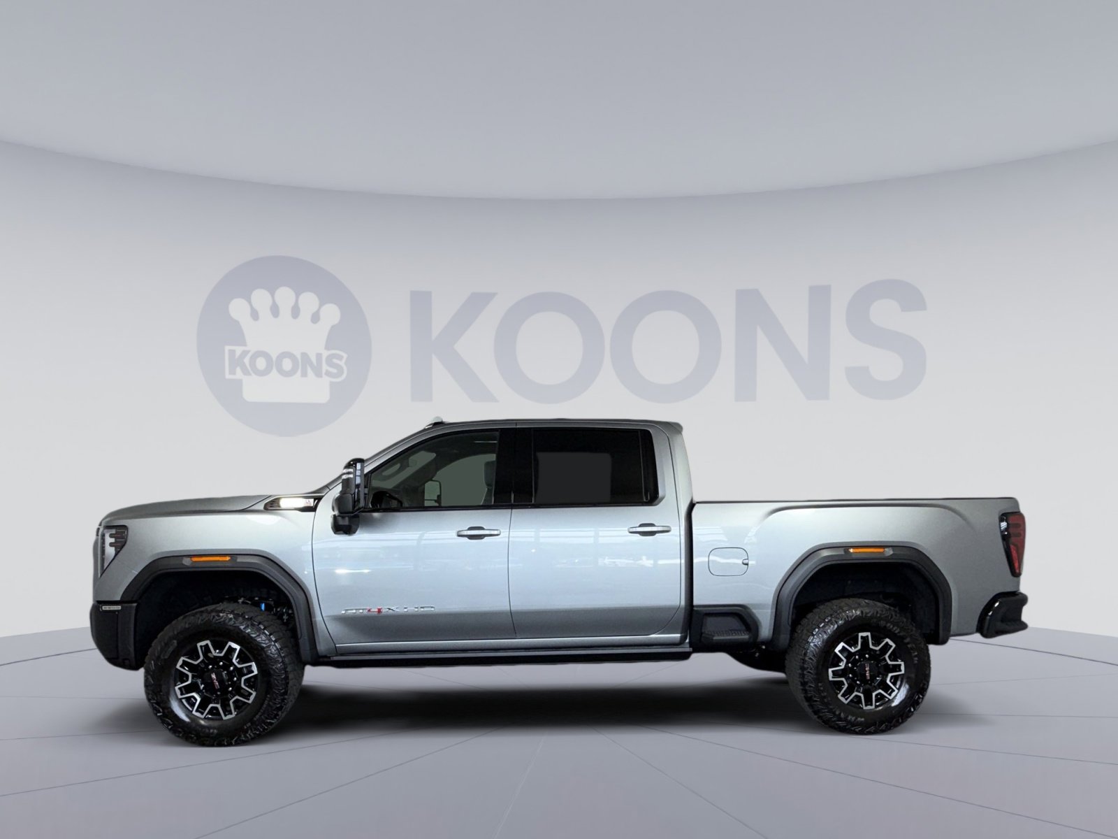 Used 2025 GMC Sierra 2500 AT4X AWD/4WD image 2