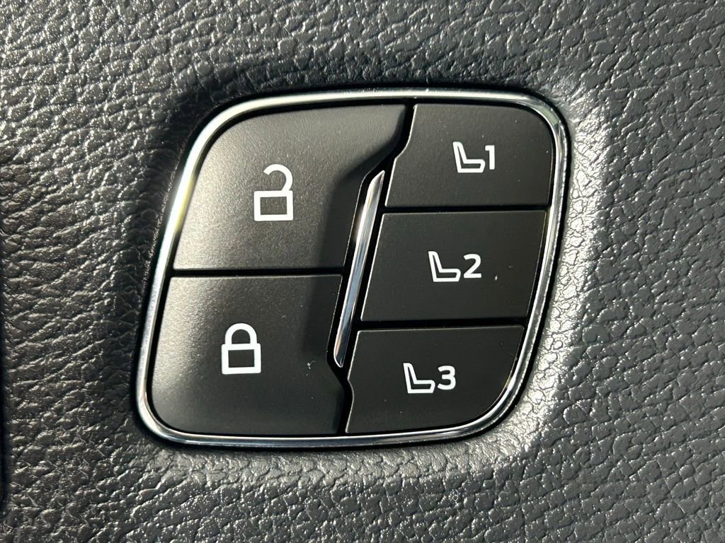 Used 2022 Ford F250 Lariat w/ Tremor Off-Road Package image 38