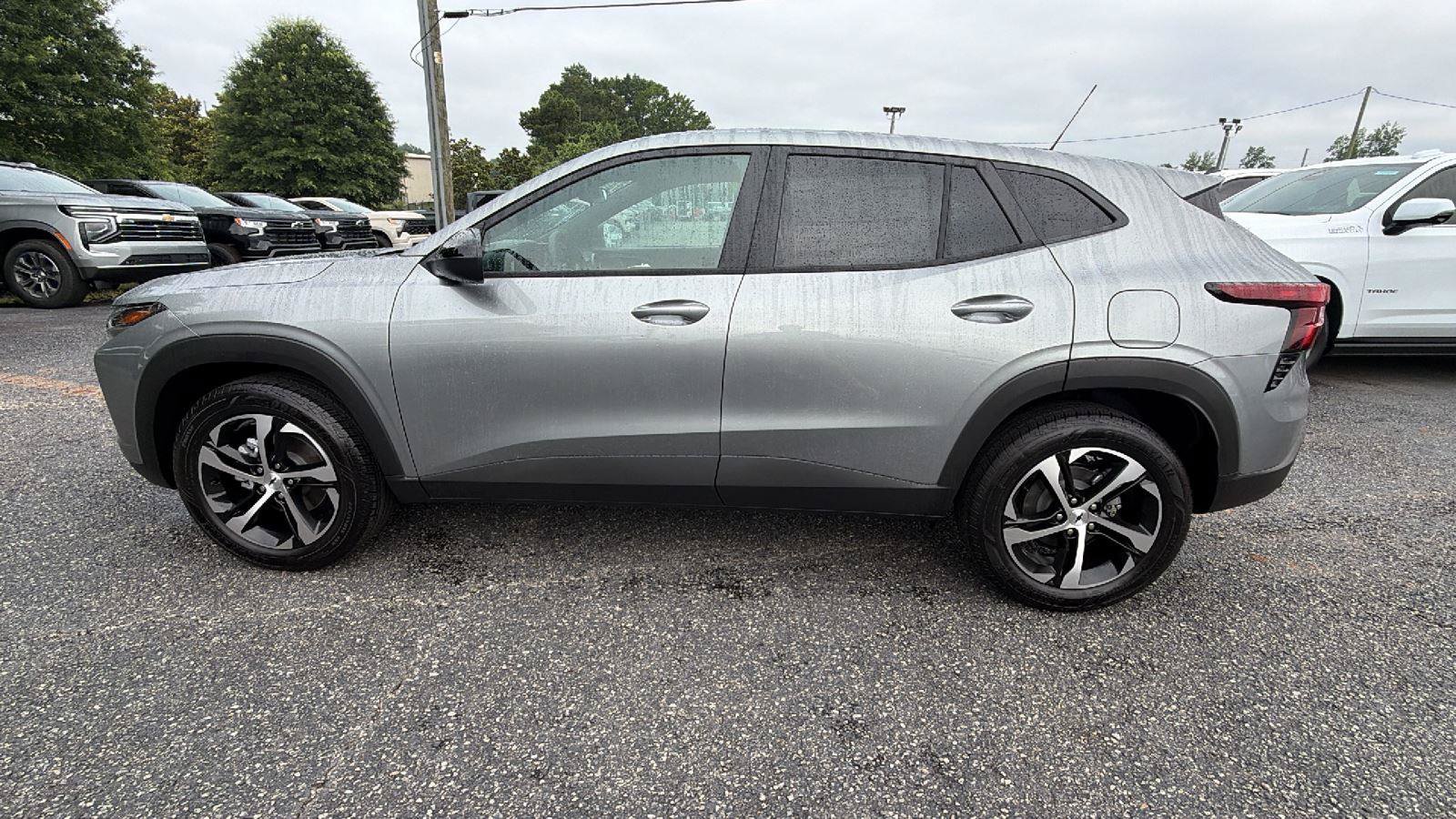 New 2026 Chevrolet Trax RS w/ Sunroof Package FWD image 12