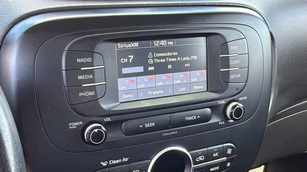 Used 2017 Kia Soul + image 15