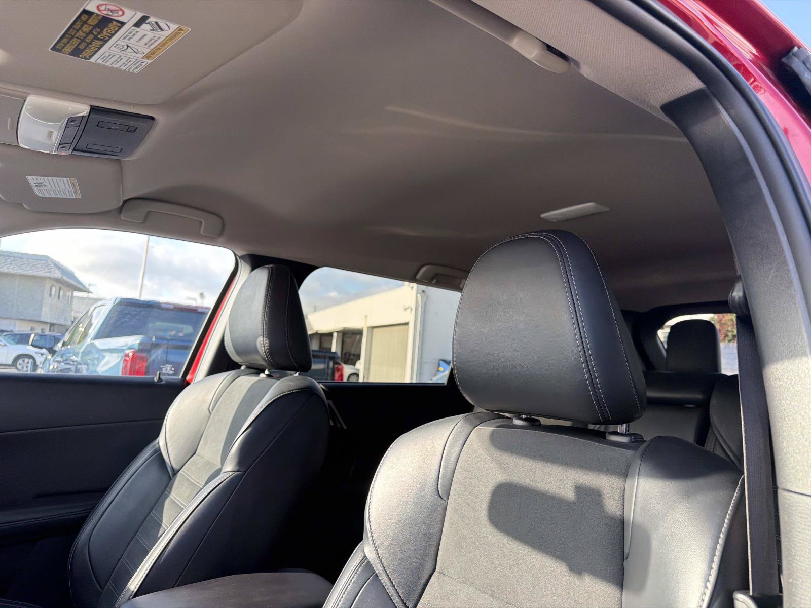 Used 2024 Mitsubishi Outlander AWD image 16