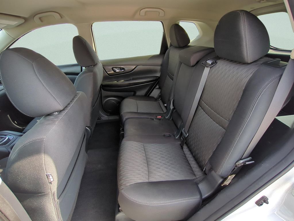 Used 2018 Nissan Rogue SV image 13