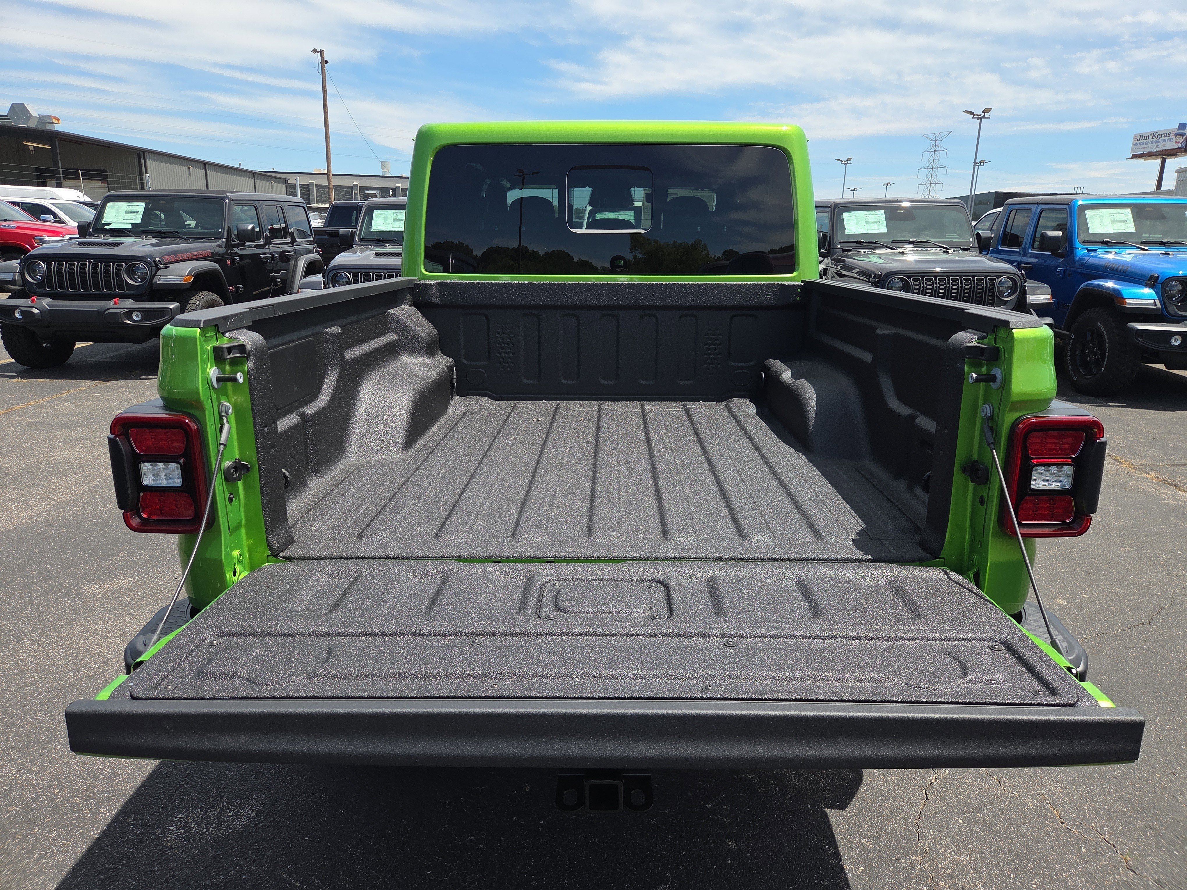 New 2026 Jeep Gladiator Mojave w/ Technology Group AWD/4WD image 8