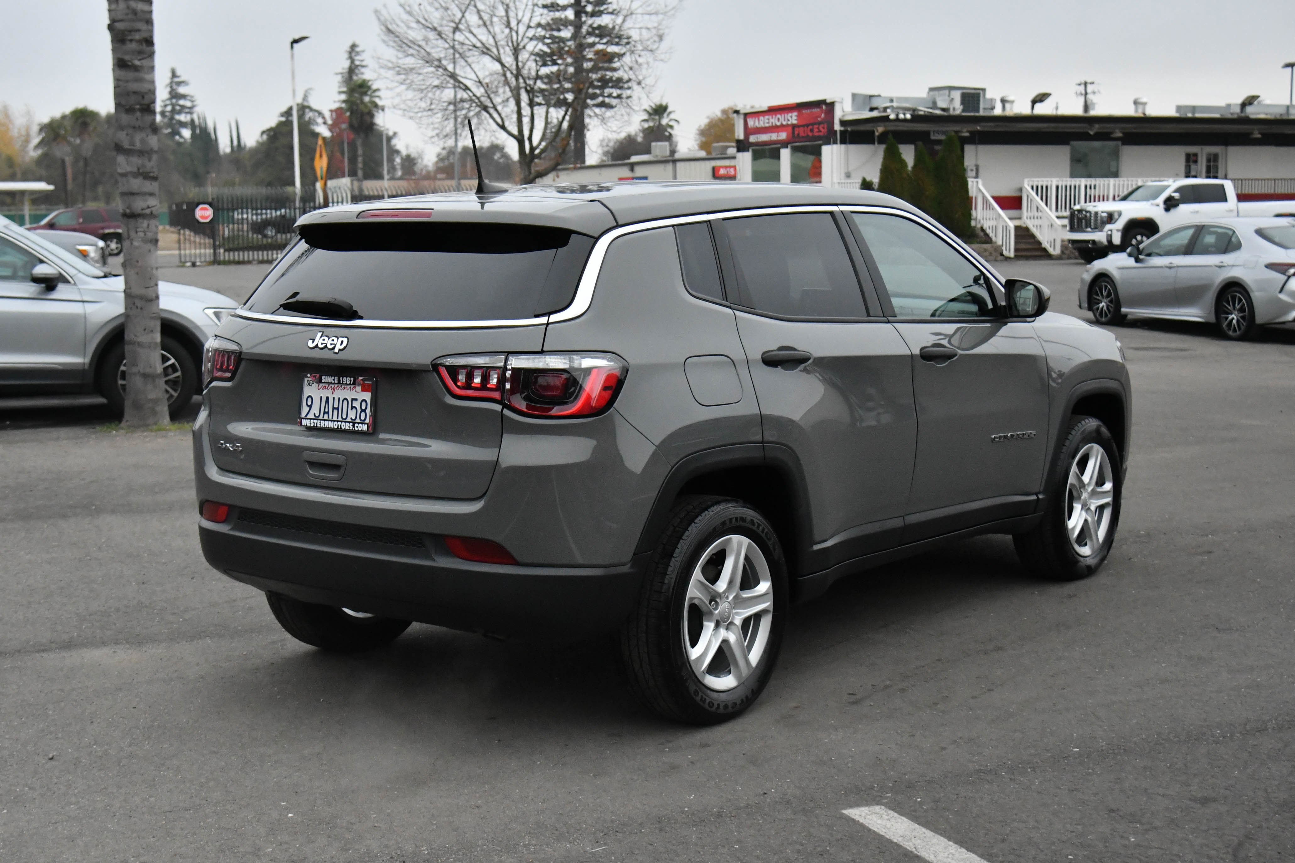 Used 2023 Jeep Compass Sport image 8