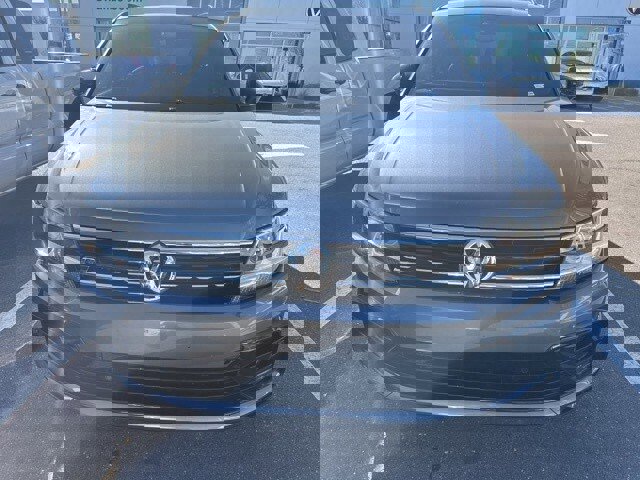 Certified 2021 Volkswagen Tiguan SE R-Line image 2