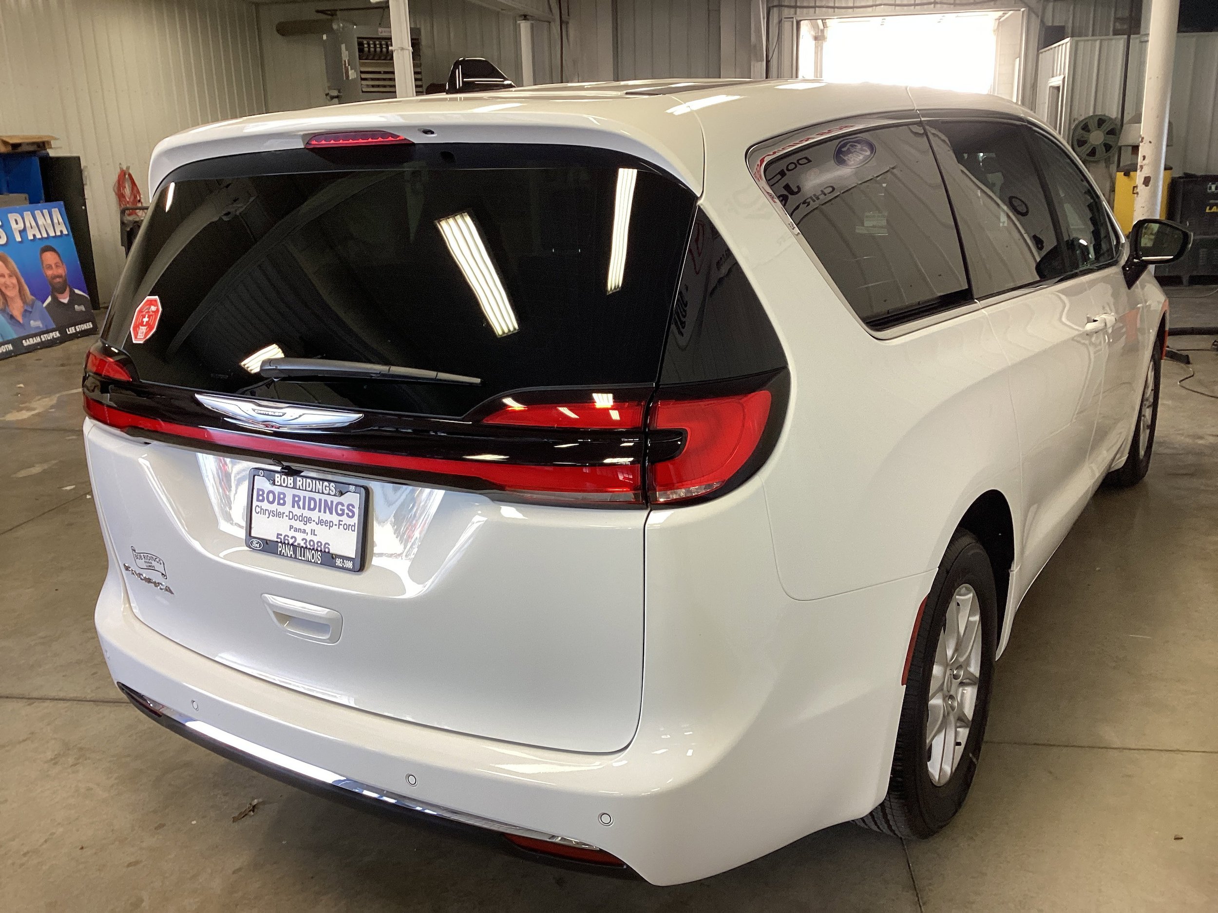 New 2026 Chrysler Pacifica Select FWD image 7