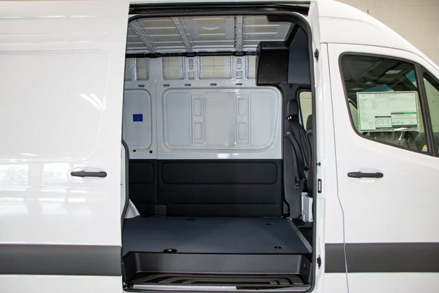 Used 2024 Mercedes-Benz Sprinter 2500 image 3