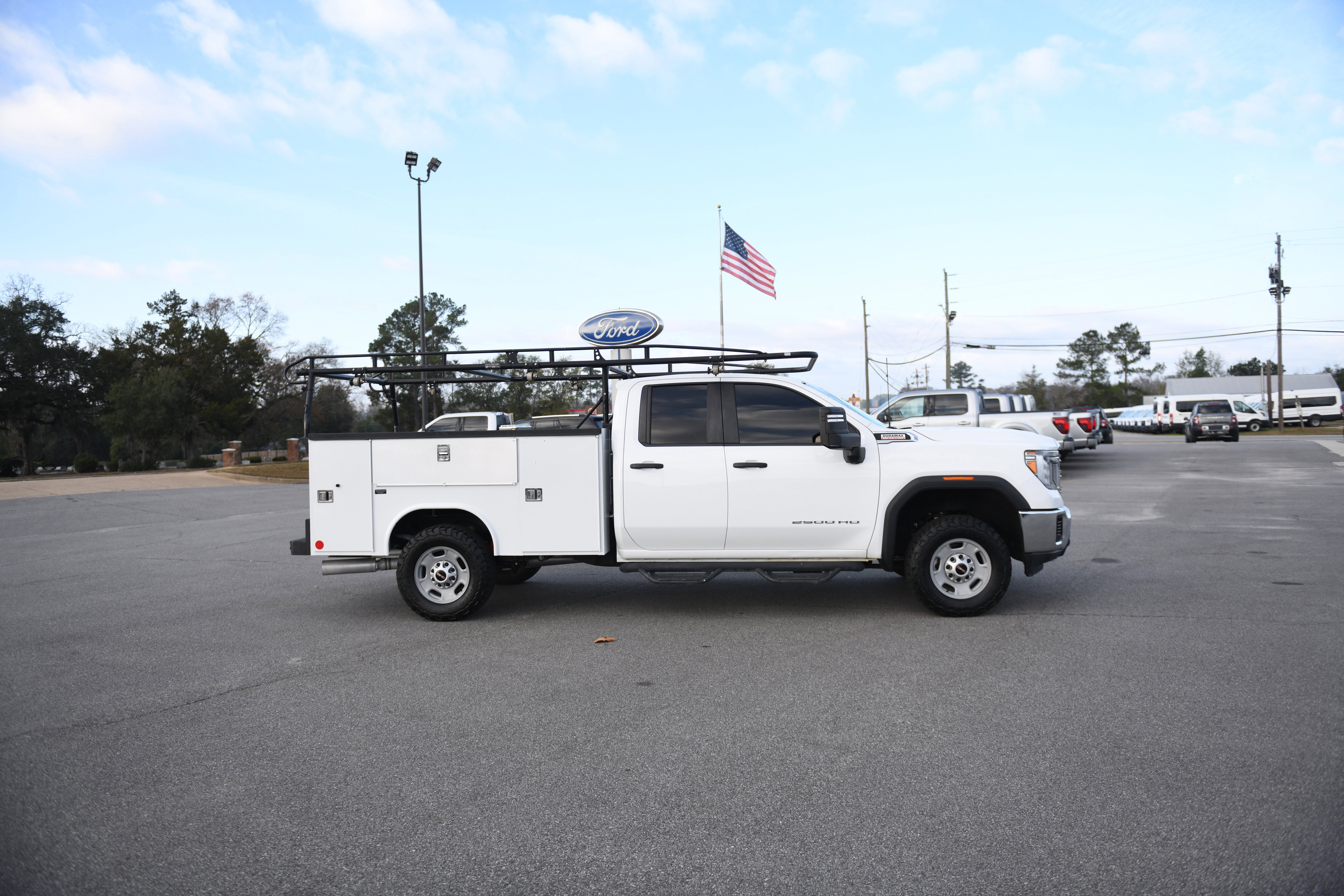 Used 2022 GMC Sierra 2500 Pro w/ Convenience Package image 2